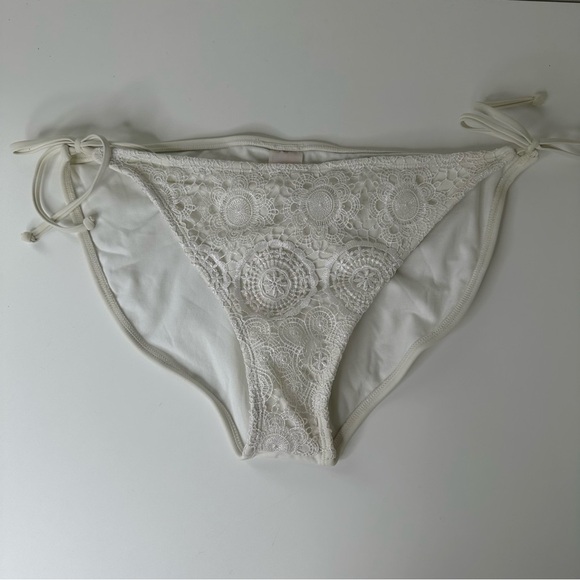 Xhilaration women’s white bikini bottoms with lace detailing size XL - Picture 2 of 8